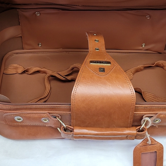 Vintage "Holiday" brand 2 piece faux leather luggage set made in Korea - Picture 10 of 15